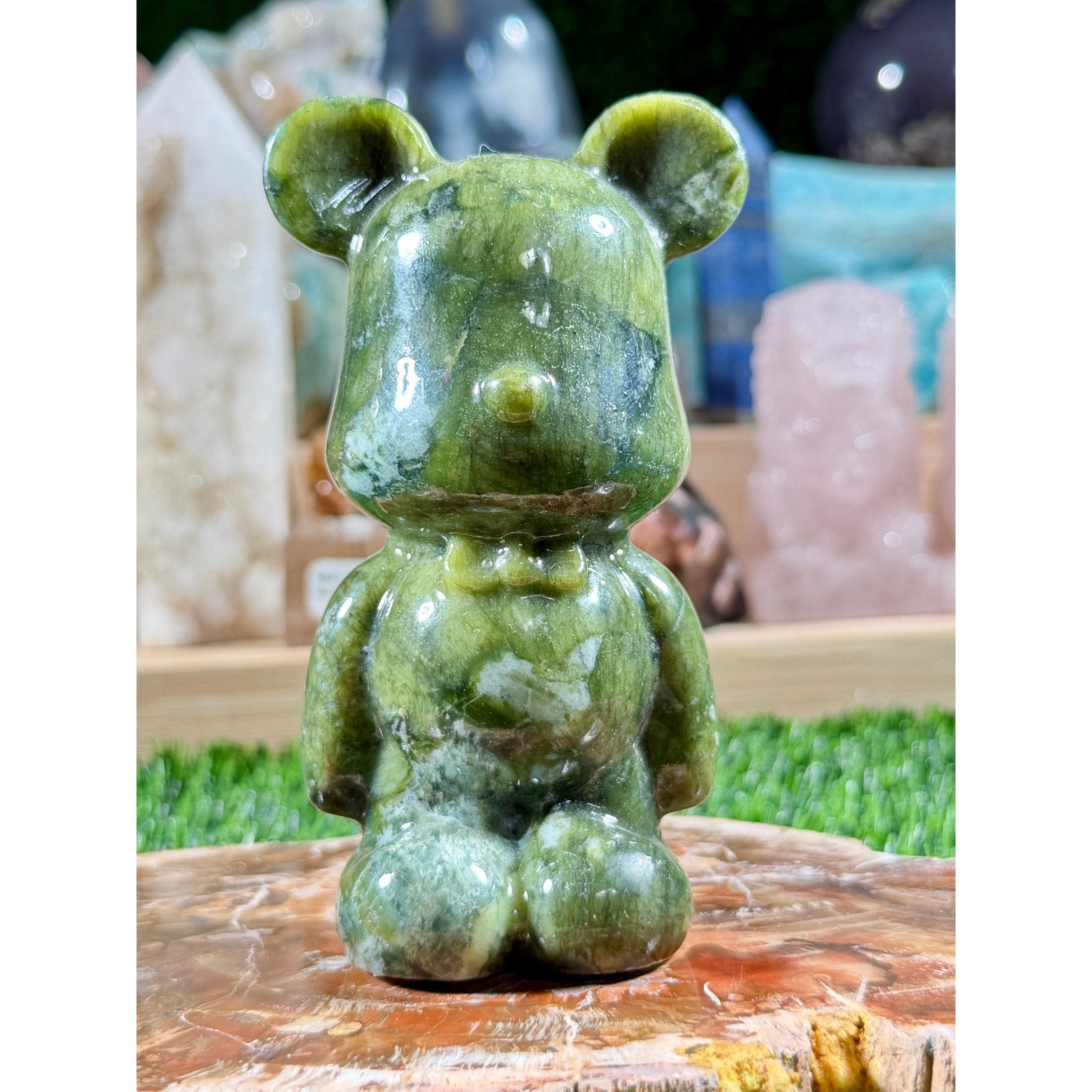 Serpentine Bear Crystal Carving 12.4 oz 4.25in Tall