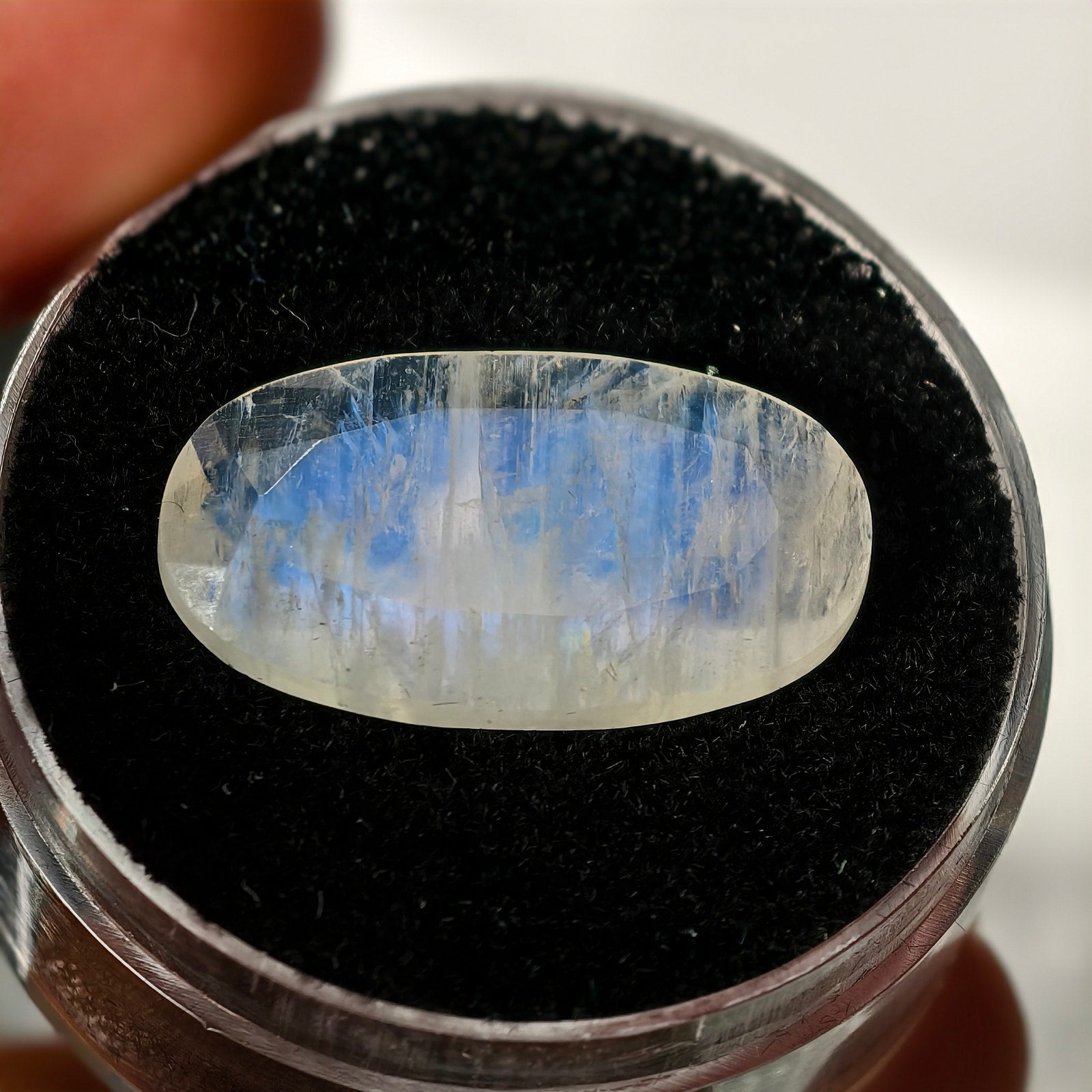 13.75ct Rainbow Moonstone Gemstone – India – Oval Cut