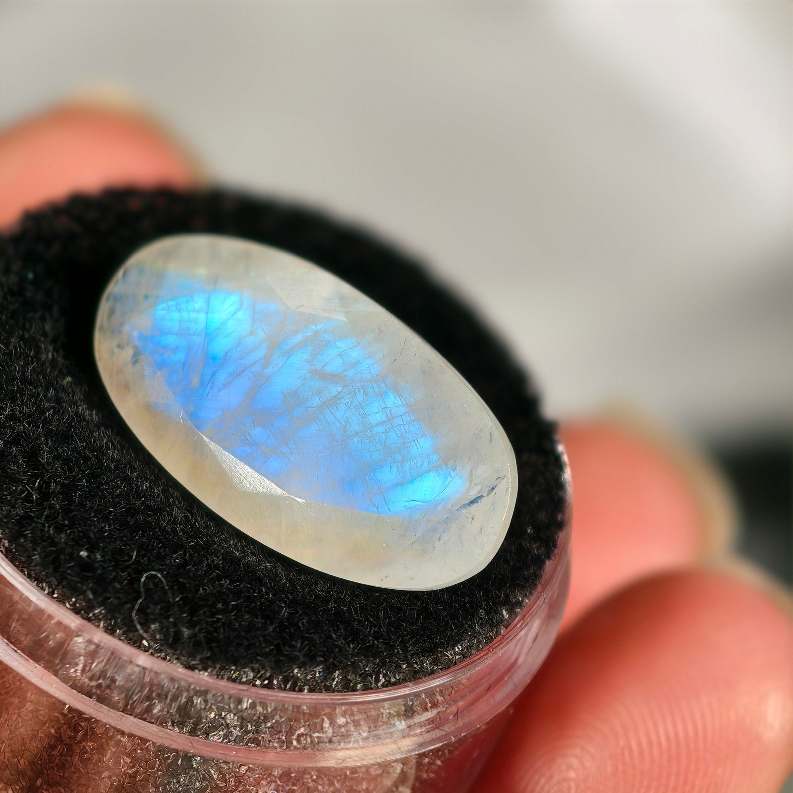 8.90ct Rainbow Moonstone Gemstone, India, Oval Cut